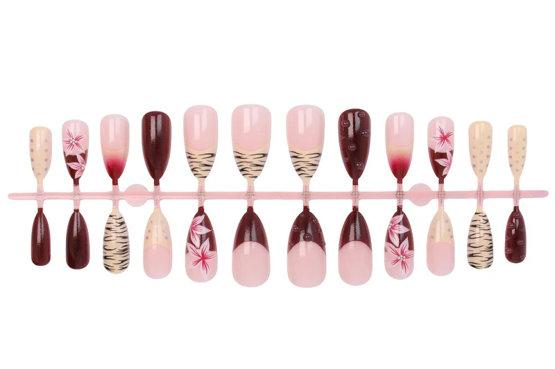 Kunstnagelset mit floralen und tierischen Designs Brehn