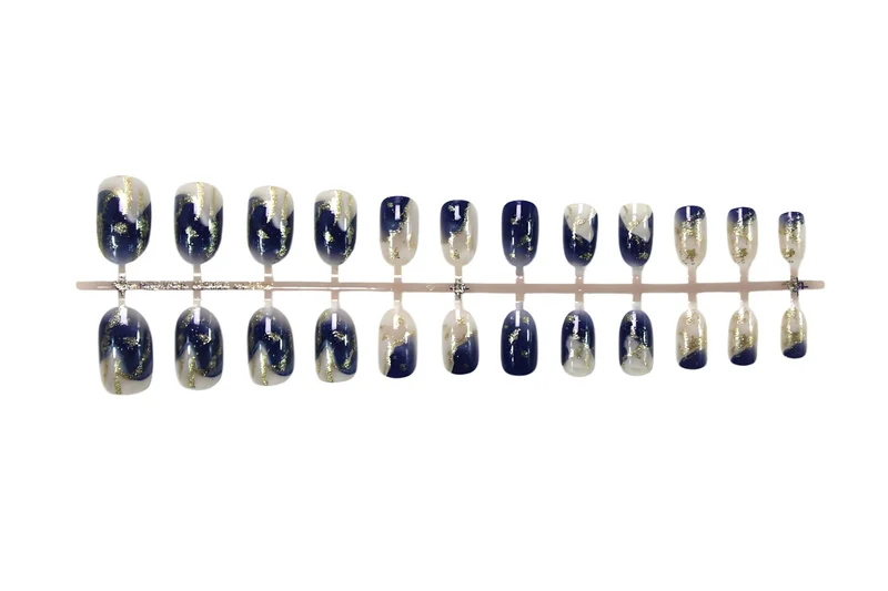 Kunstnagelset mit glamourösen Sternen- und Glitzerdetails Brehn