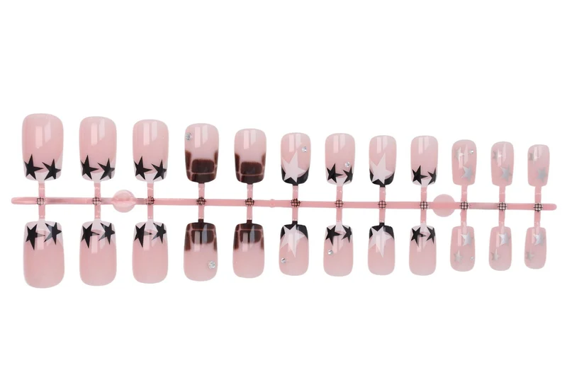 Kunstnagelset mit glamourösen Sternen- und Glitzerakzenten Brehn