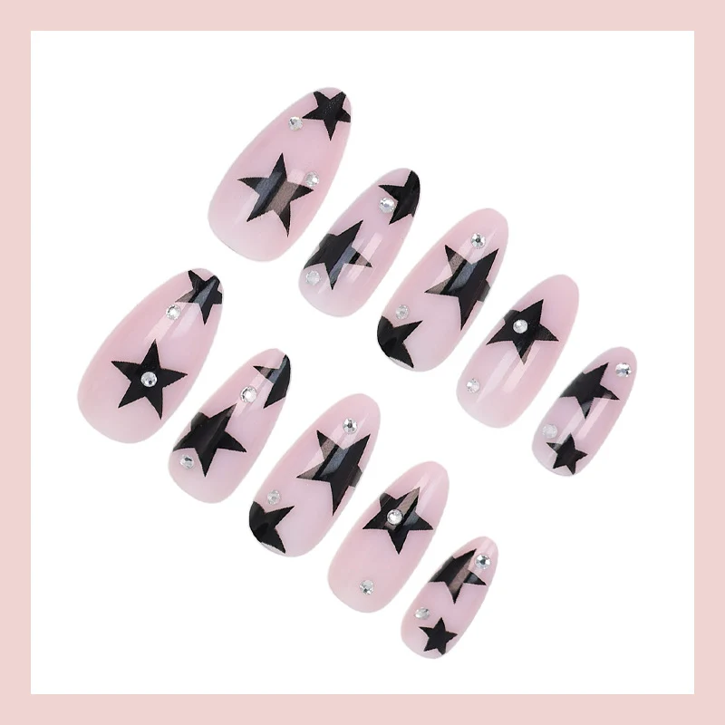 Kunstnagelset mit glamourösen Sternen und funkelnden Akzenten Brehn