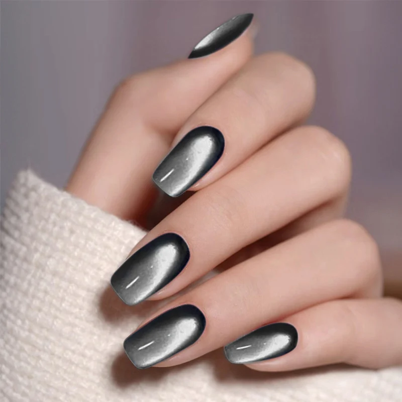Kunstnagelset mit Glamourösen Schwarz-Glitzer-Akzenten Brehn