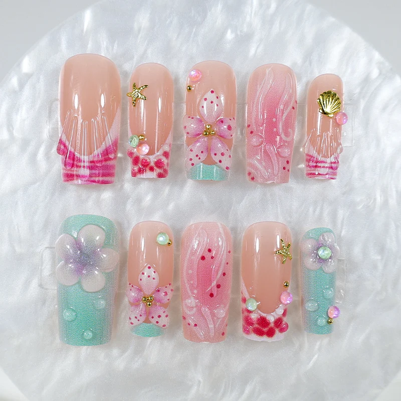 Kunstnagelset mit floralen Akzenten und eleganten Details Brehn
