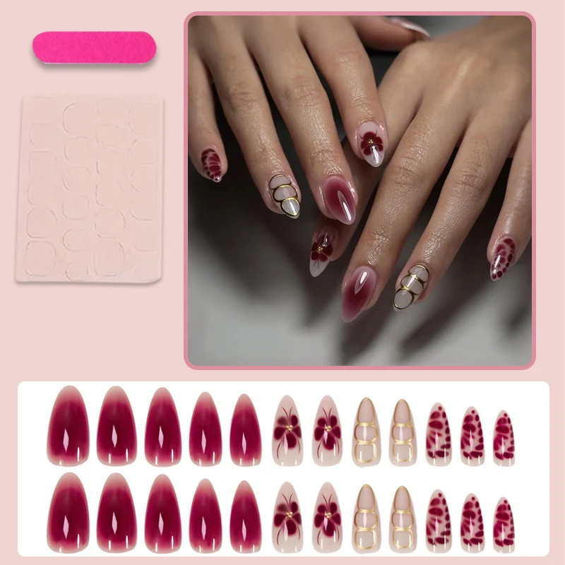 Kunstnagelset mit kunstvollen Blüten- und geometrischen Details Brehn