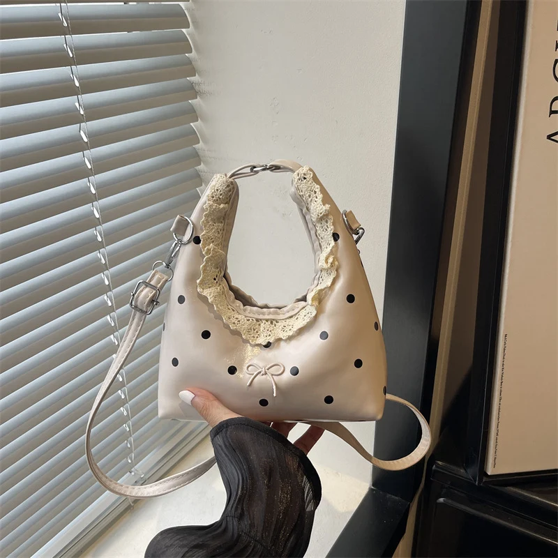 Dekorativer Handtasche mit Spitzenrand und Punkte-Muster