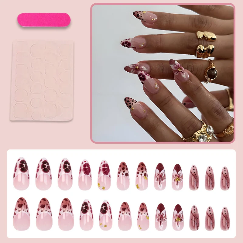 Kunstnagelset mit floralen und modernen Verzierungen Brehn