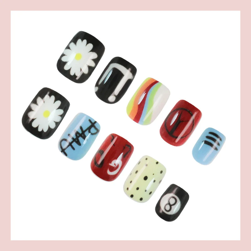 Kunstnagelset mit kreativen und bunten Designs Brehn