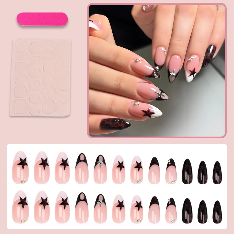 Kunstnagelset mit kreativen Sternenmotiven und Glitzerakzenten Brehn