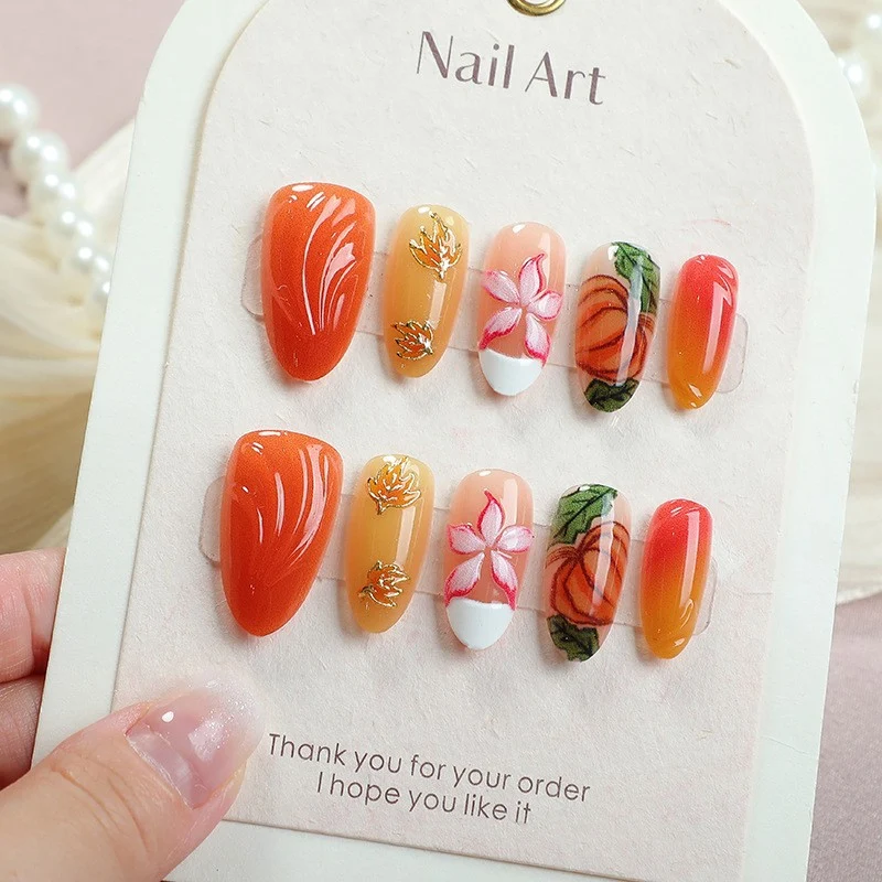 Kunstnagelset mit floralen und herbstlichen Designs Brehn