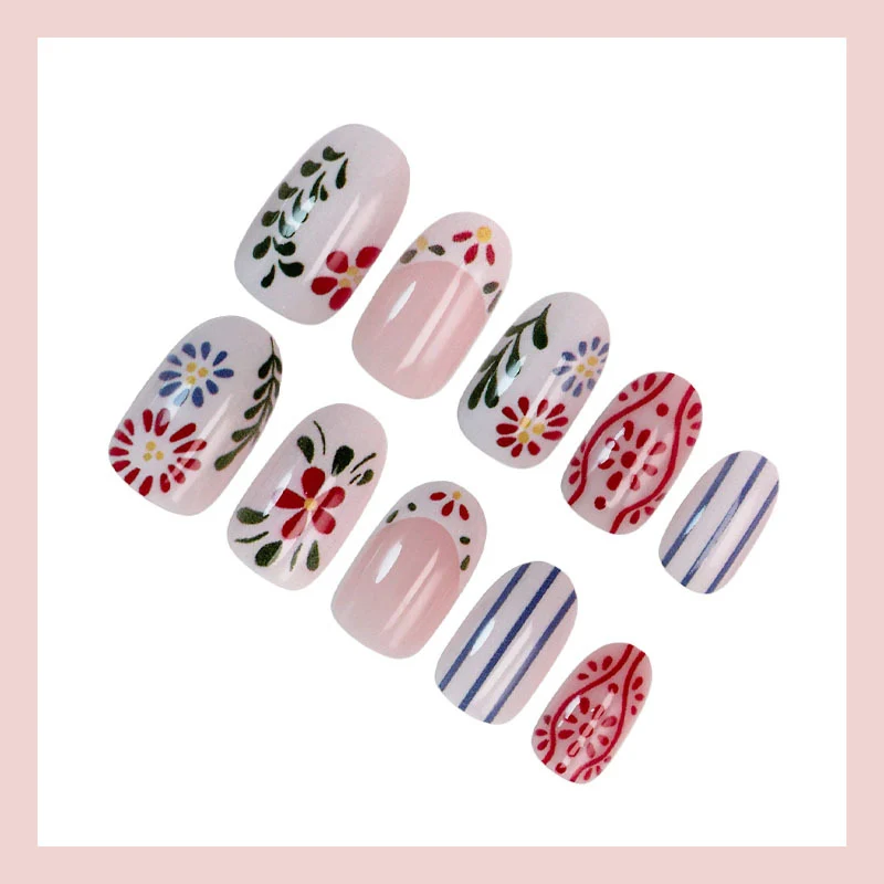 Kunstnagelset mit floralen und grafischen Mustern Brehn