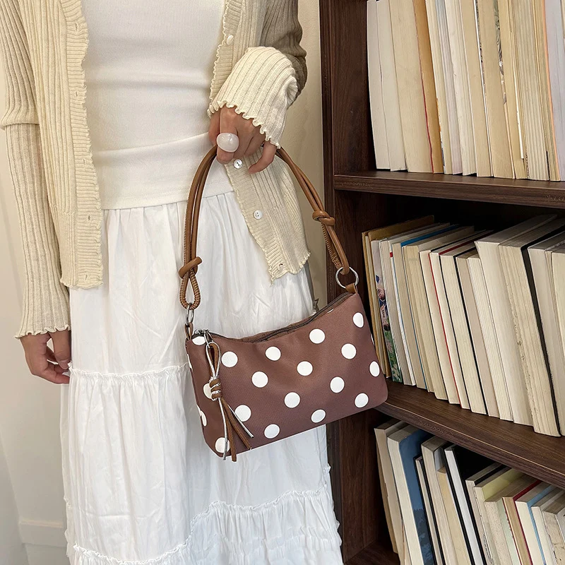 Lässige schicke Polka-Dot-Handtasche