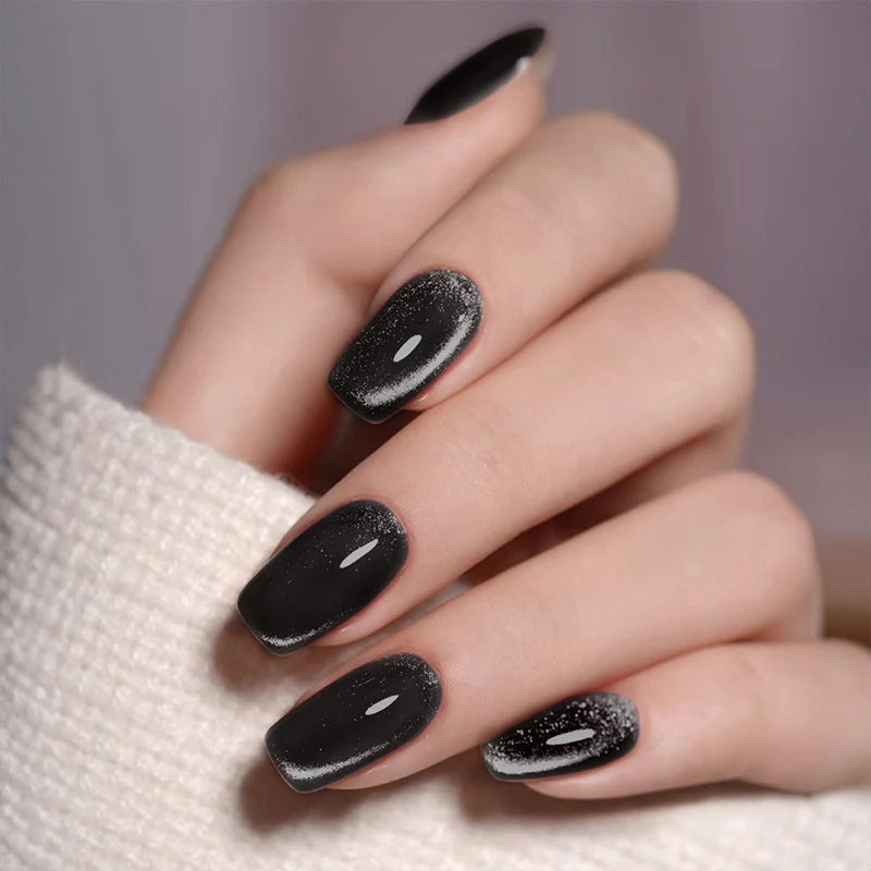 Kunstnagelset mit Glamourösen Glitzerakzenten Brehn