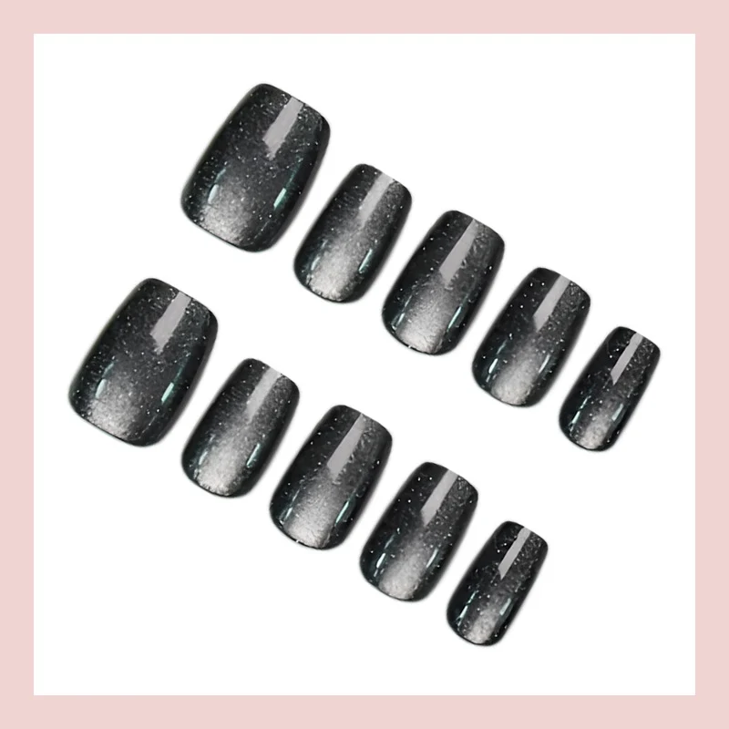 Kunstnagelset mit Glamourösen Glitzerakzenten Brehn