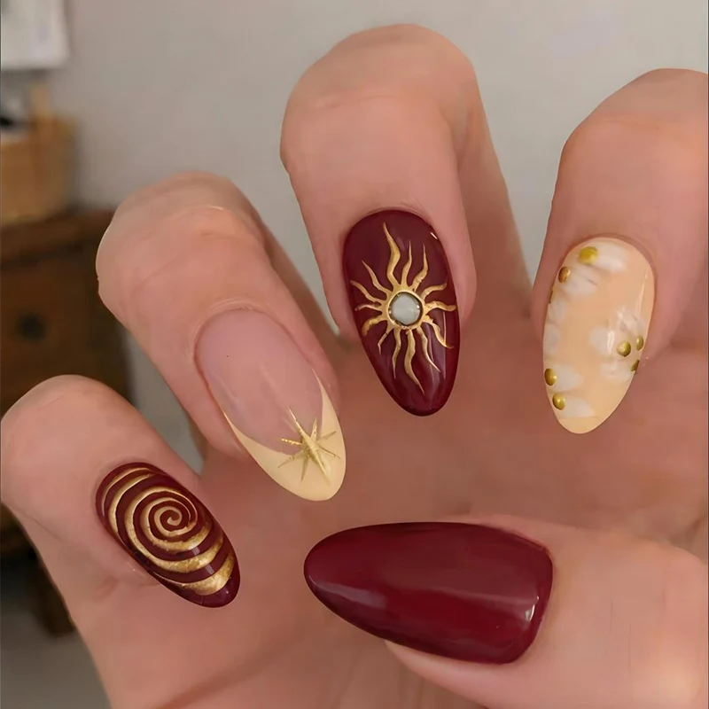 Kunstnagelset mit glamourösen Designs und kreativen Akzenten Brehn