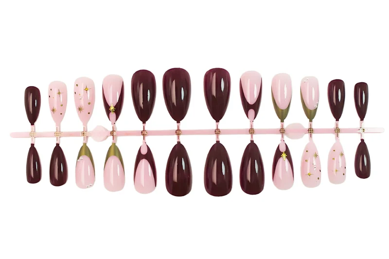 Kunstnagelset mit glamourösen Designelementen und eleganten Akzenten Brehn