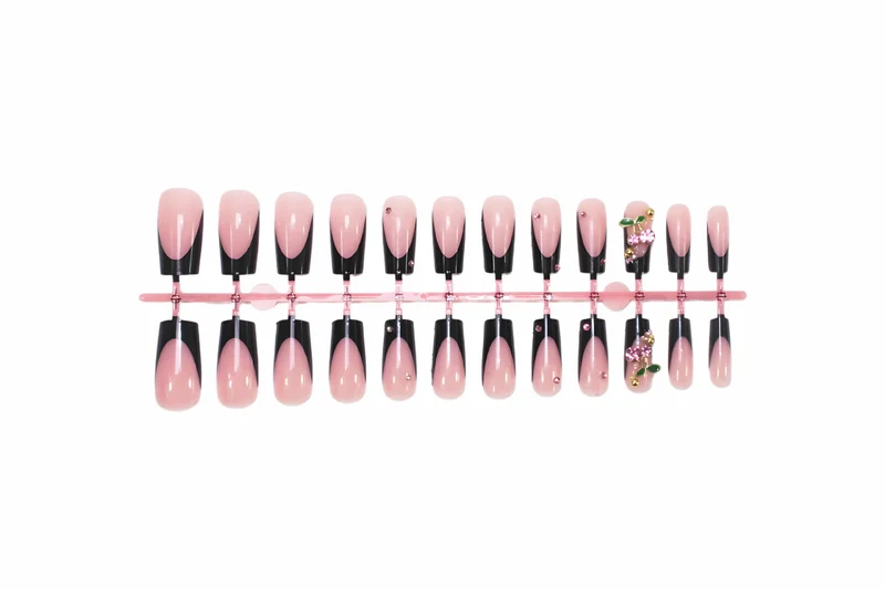 Kunstnagelset mit glamourösen Akzenten und eleganten Designs Brehn