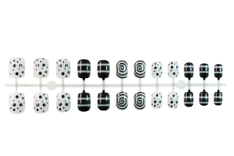 Kunstnagelset mit kreativen Schwarz-Weiß-Designs Brehn