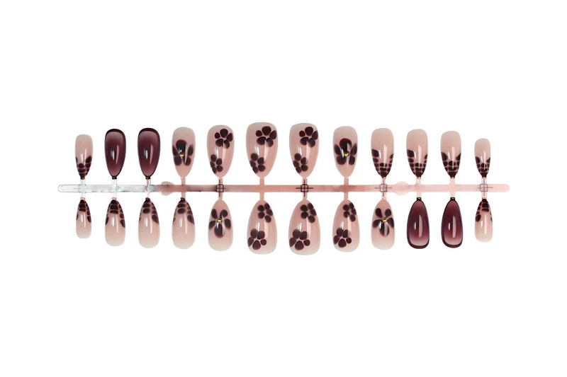 Kunstnagelset mit floralem und elegantem Design Brehn