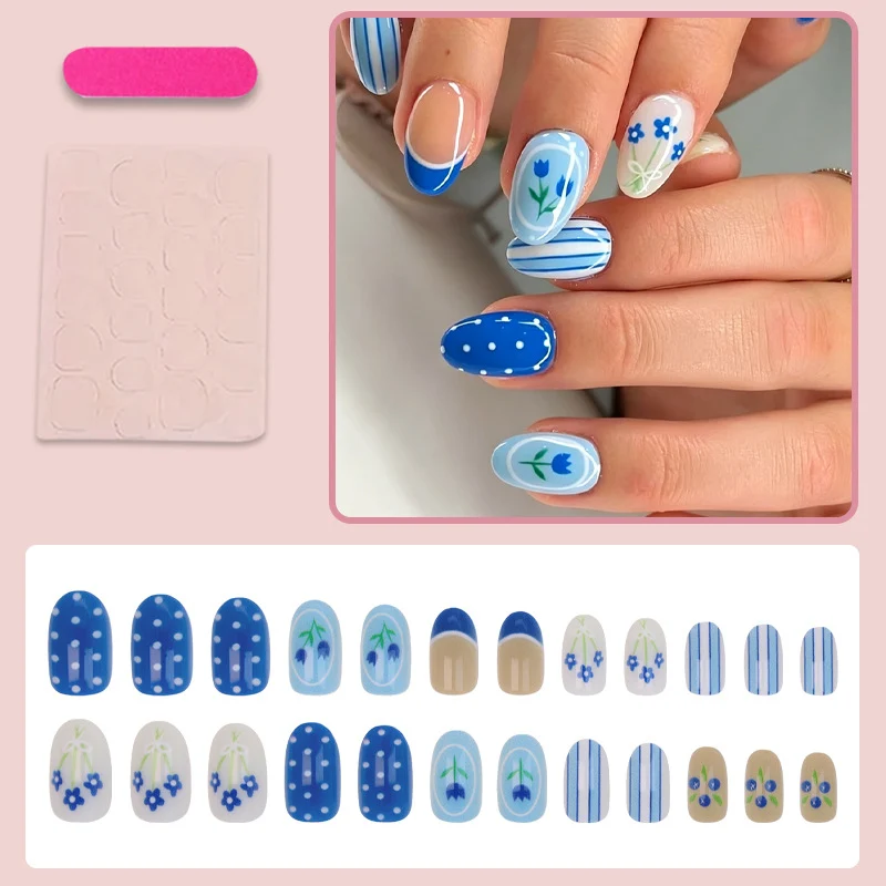 Kunstnagelset mit floralen und gestreiften Designs Brehn
