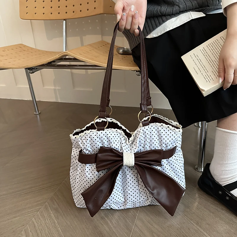 Bow-Accent Polka Dot Handtas