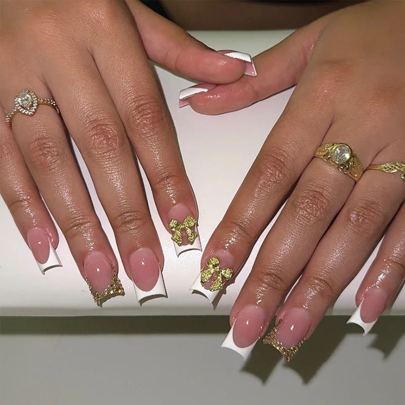 Kunstnagelset mit glamourösen 3D-Verzierungen Brehn