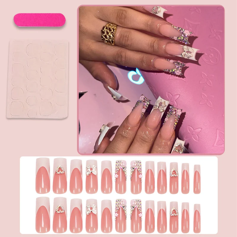 Kunstnagelset mit glamourösen 3D-Blumenverzierungen Brehn