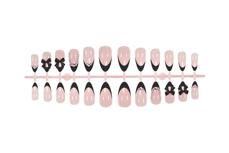 Kunstnagelset mit glamourösem Schleifen-Design und glitzernden Akzenten Brehn