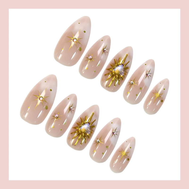 Kunstnagelset mit filigranen Blumen- und Glitzerakzenten Brehn