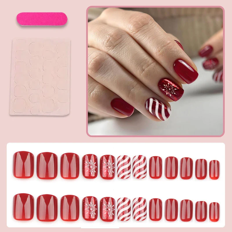 Kunstnagelset mit festlichen Winter-Motiven und Glitzerakzenten Brehn