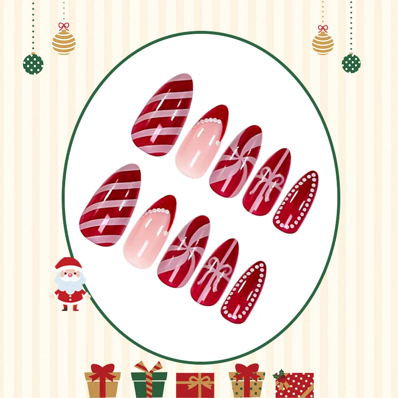 Kunstnagelset mit festlichen Weihnachtsmotiven und glamourösen Verzierungen Brehn