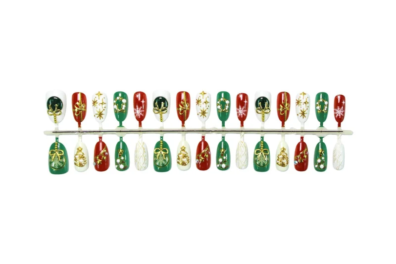 Kunstnagelset mit festlichen Weihnachtsmotiven und glamourösen Goldverzierungen Brehn