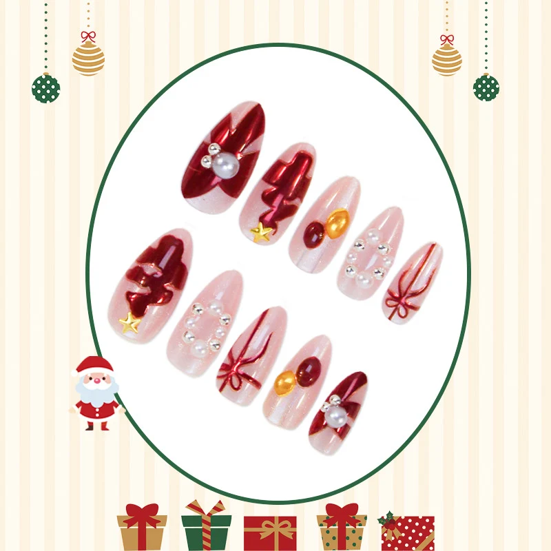 Kunstnagelset mit festlichen Weihnachtsmotiven und glamourösen Dekorationen Brehn