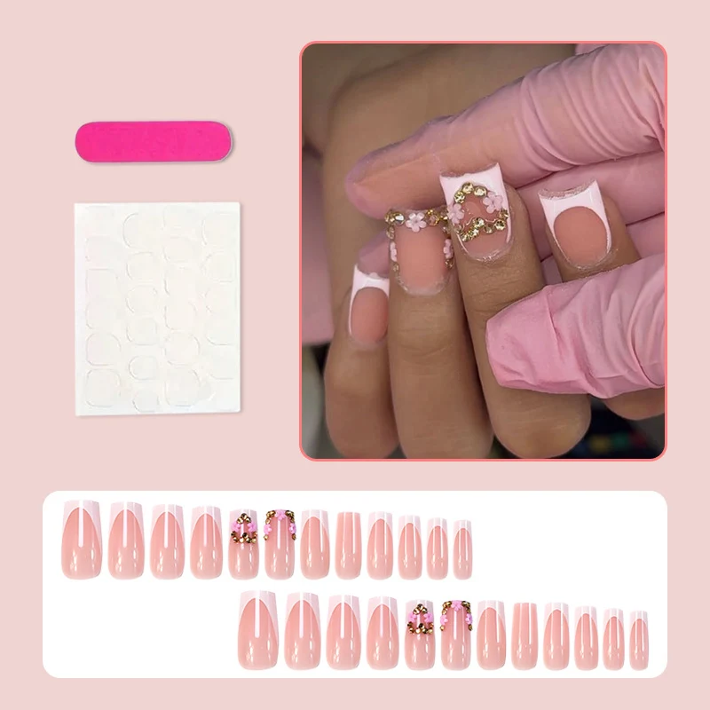 Kunstnagelset mit filigranen Blüten- und Glitzerakzenten Brehn