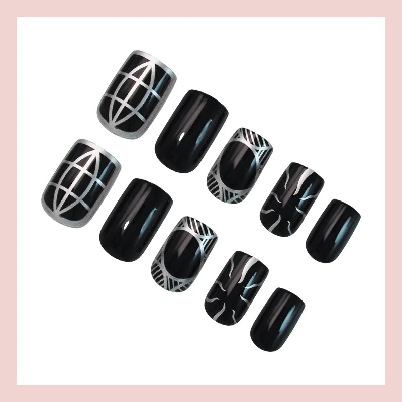 Kunstnagelset mit geometrischem Design Brehn