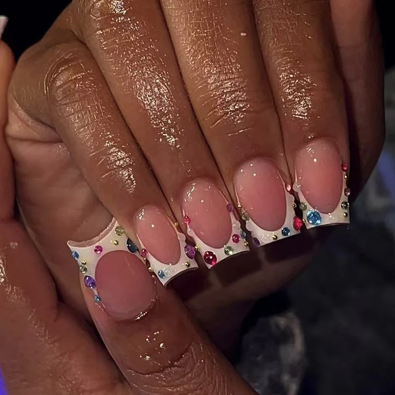 Kunstnagelset mit funkelnden Strass-Akzenten Brehn