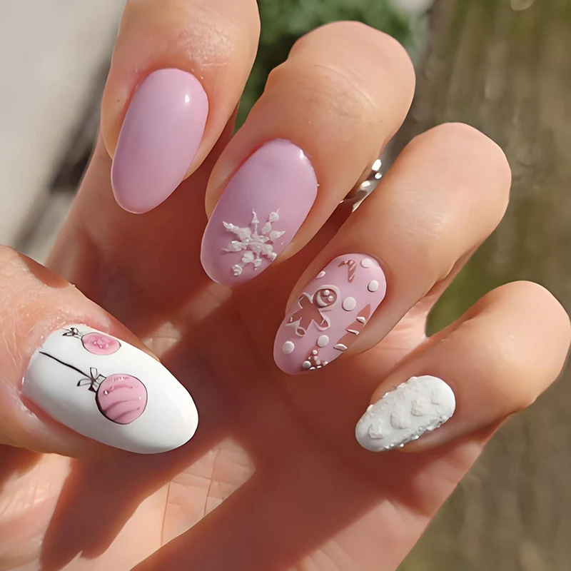 Kunstnagelset mit festlichen Weihnachtsdesigns und eleganten Verzierungen Brehn