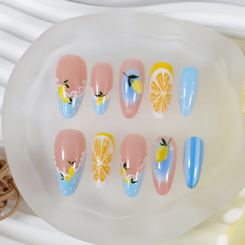 Kunstnagelset mit fröhlichen Zitrus- und Blumenmotiven Brehn