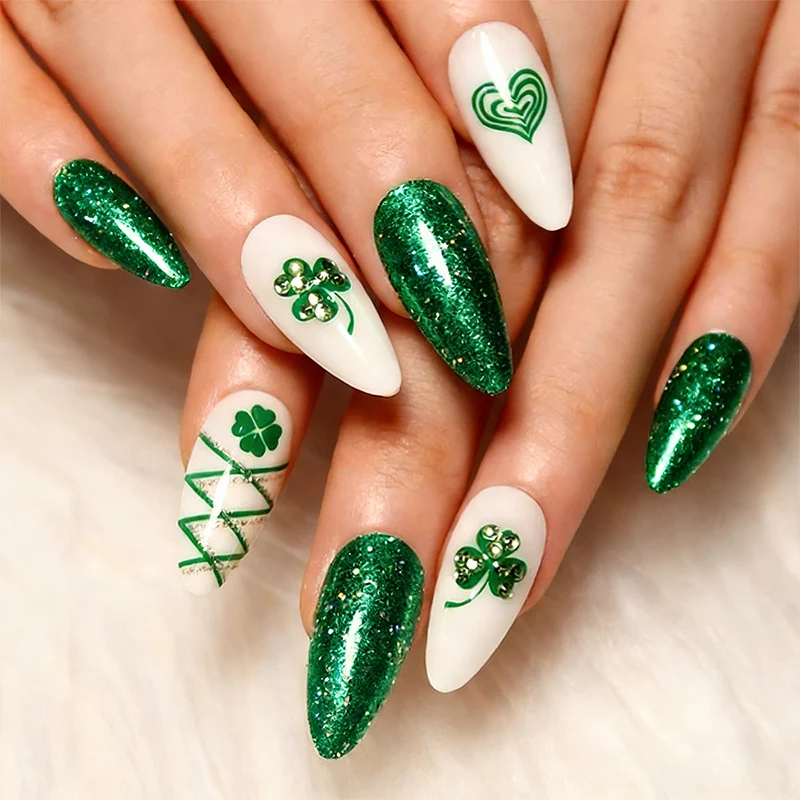 Kunstnagelset mit festlichen Glitzer- und Kleeblatt-Motiven Brehn
