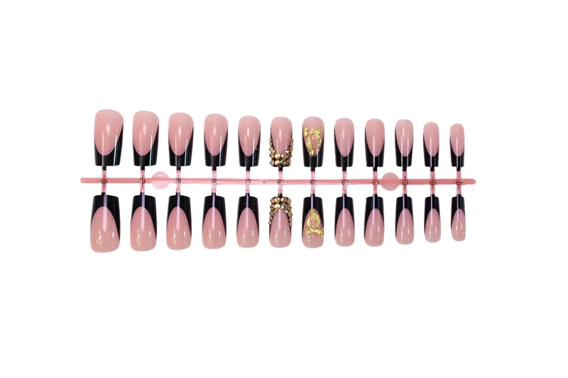 Kunstnagelset mit eleganter Goldverzierung und stilvollem Schwarz Brehn