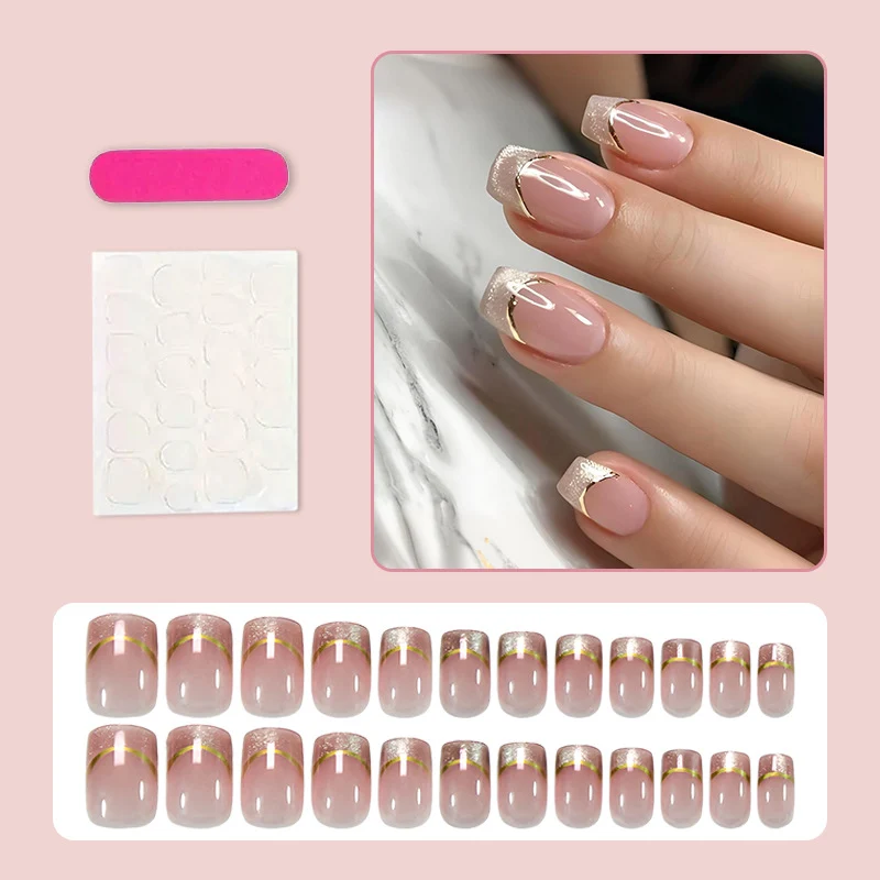 Kunstnagelset mit eleganter Glitzer-French-Spitze und goldenen Verzierungen Brehn