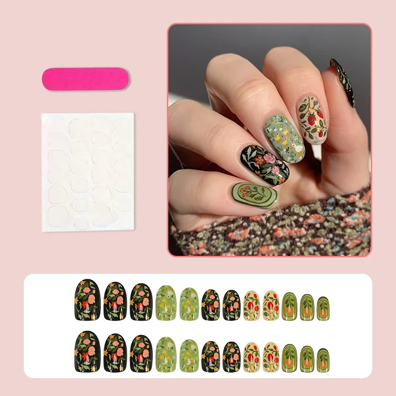 Kunstnagelset mit floralen Motiven und Glitzerakzenten Brehn