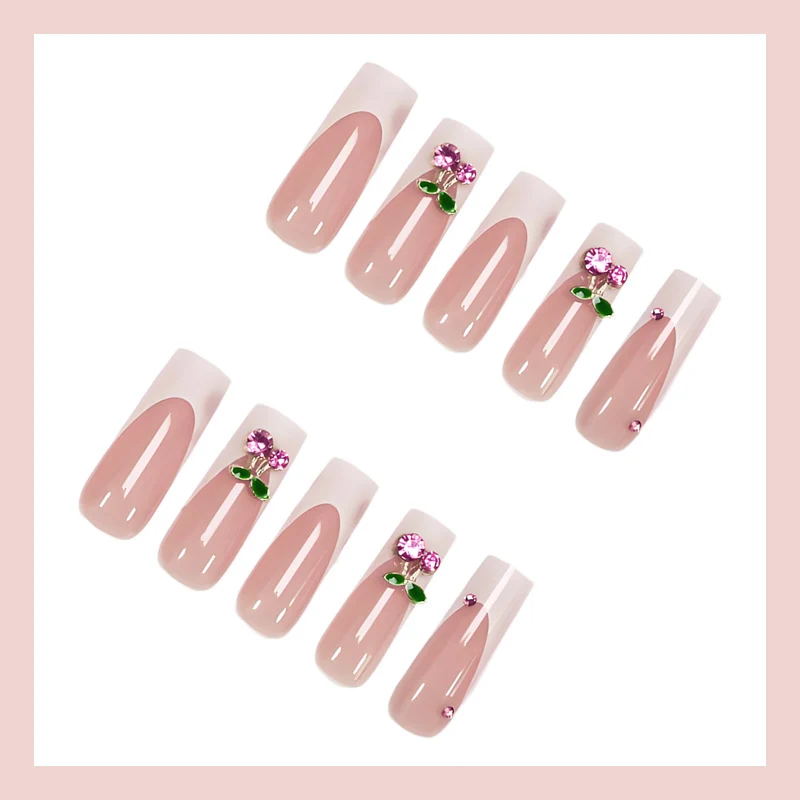 Kunstnagelset mit floralen Verzierungen Brehn
