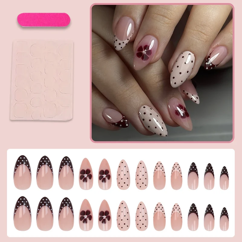 Kunstnagelset mit Eleganter Blüten- und Punktemuster Gestaltung Brehn