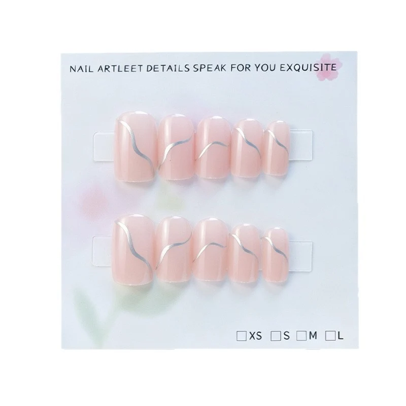Kunstnagelset mit eleganten Wellenlinien und schimmernden Akzenten Brehn