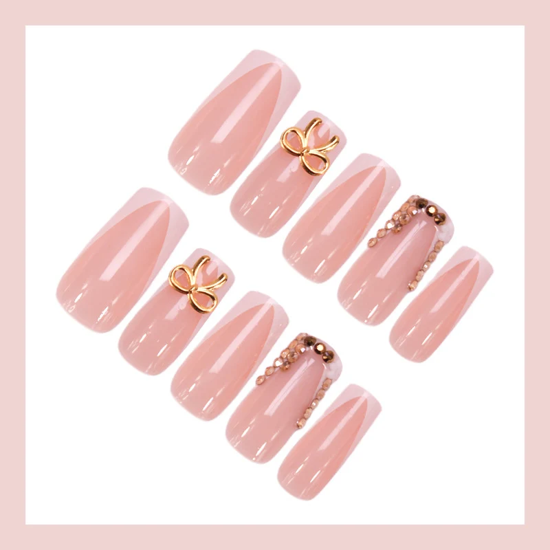 Kunstnagelset mit eleganten Verzierungen und einzigartigen Designs Brehn