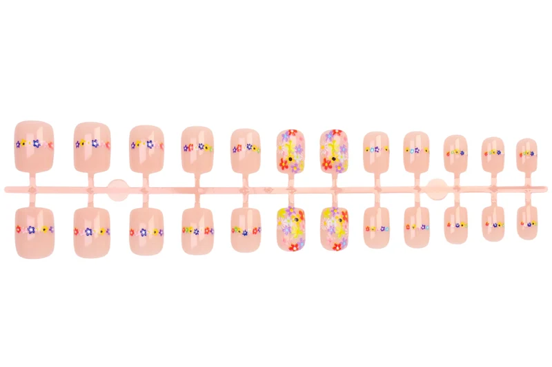 Kunstnagelset mit floralen Designs und hochwertigen Verzierungen Brehn