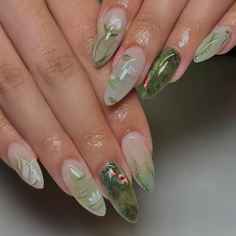 Kunstnagelset mit floralen Designs und eleganten Akzenten Brehn