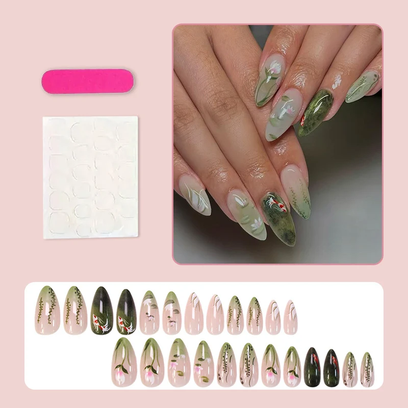 Kunstnagelset mit floralen Designs und eleganten Akzenten Brehn