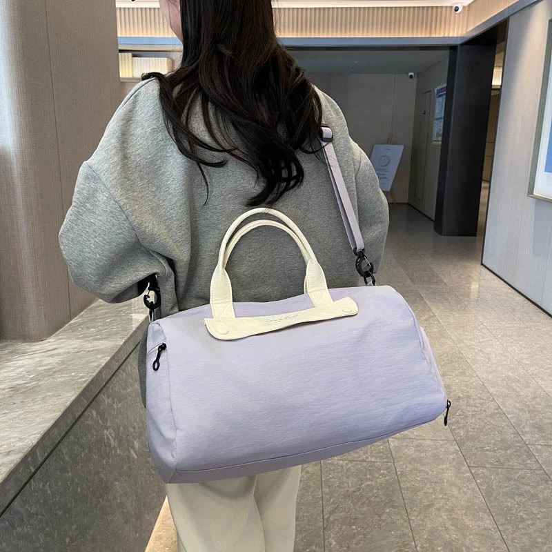 Damen Sport-Reisetasche mit verstellbarem Schultergurt und elegantem Design Skanto