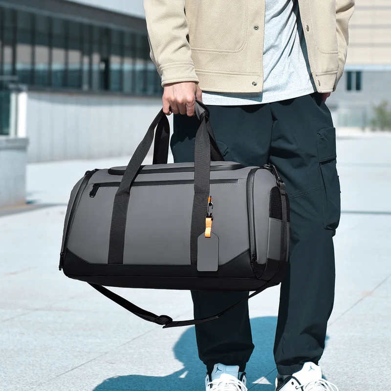 Sportliche Reisetasche für Damen mit robuster, wasserabweisender Konstruktion Skanto