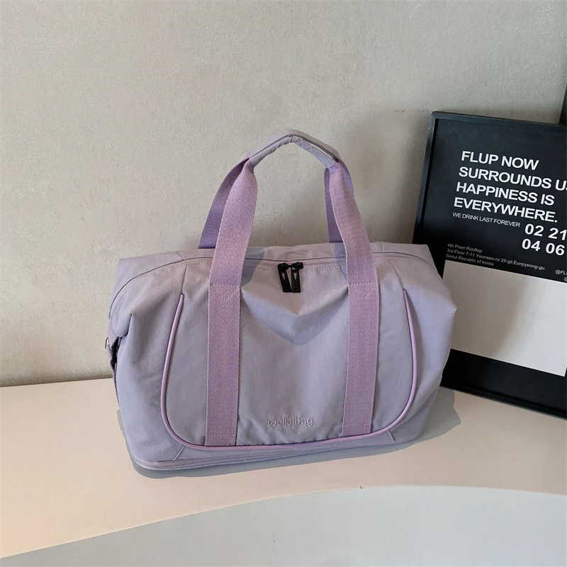 Sportliche Reisetasche für Damen mit stabilen Griffen und vielseitigen Fächern Skanto